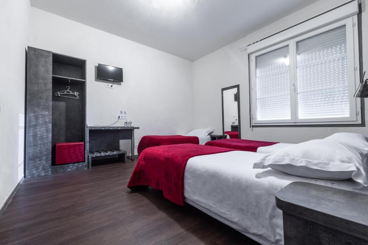 Hotel De La Gare Surgères Eksteriør bilde