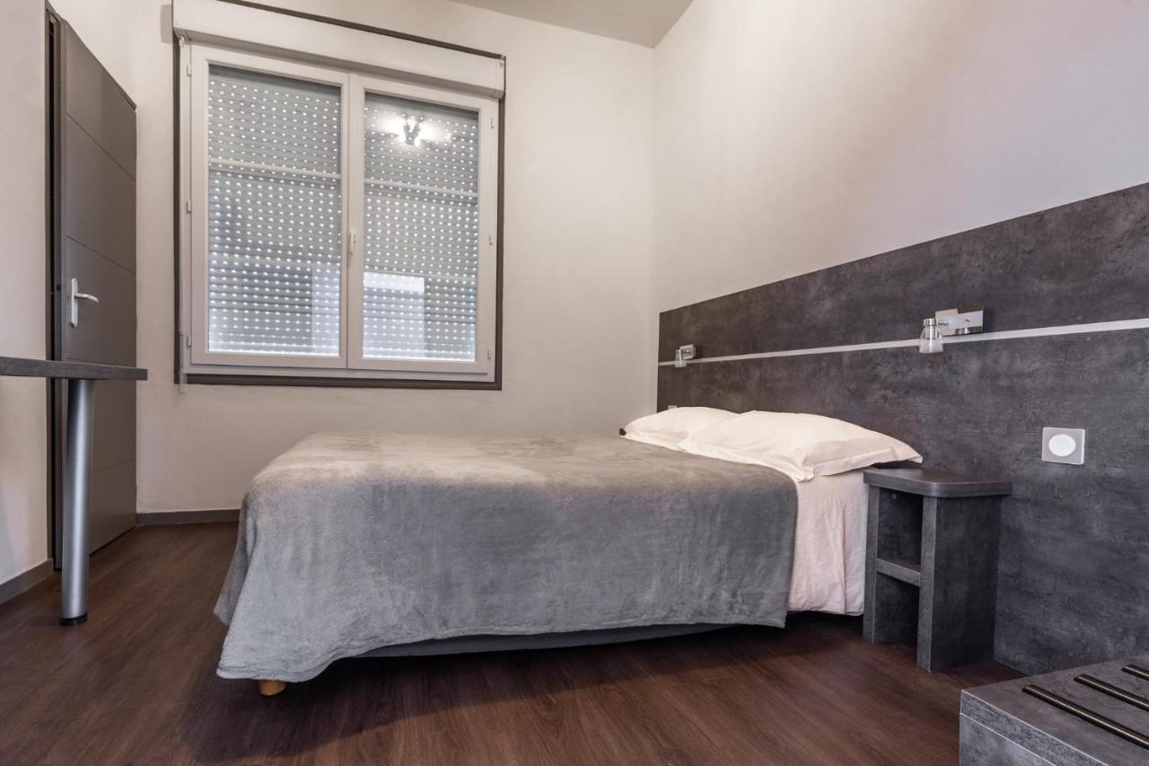 Hotel De La Gare Surgères Eksteriør bilde