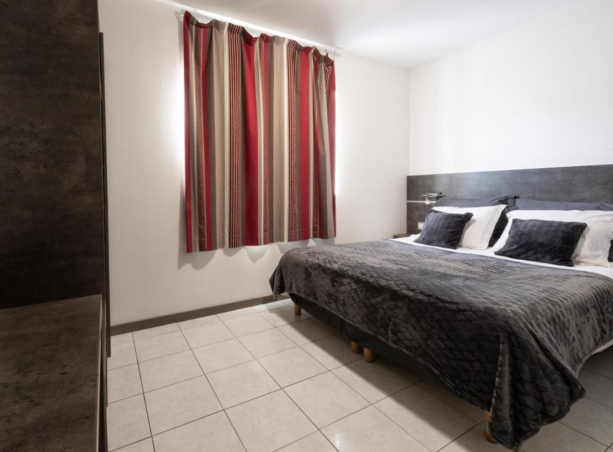 Hotel De La Gare Surgères Eksteriør bilde