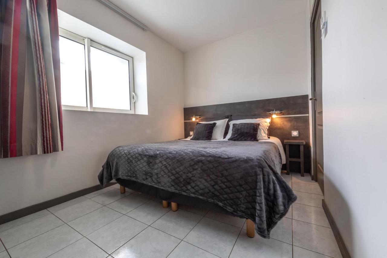 Hotel De La Gare Surgères Eksteriør bilde