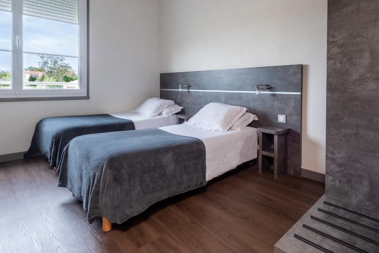 Hotel De La Gare Surgères Eksteriør bilde